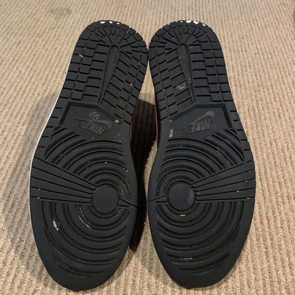 Nike Air Jordan 1 Mid Bred Black Red Men's Size 9 554724-024 - Picture 5 of 8